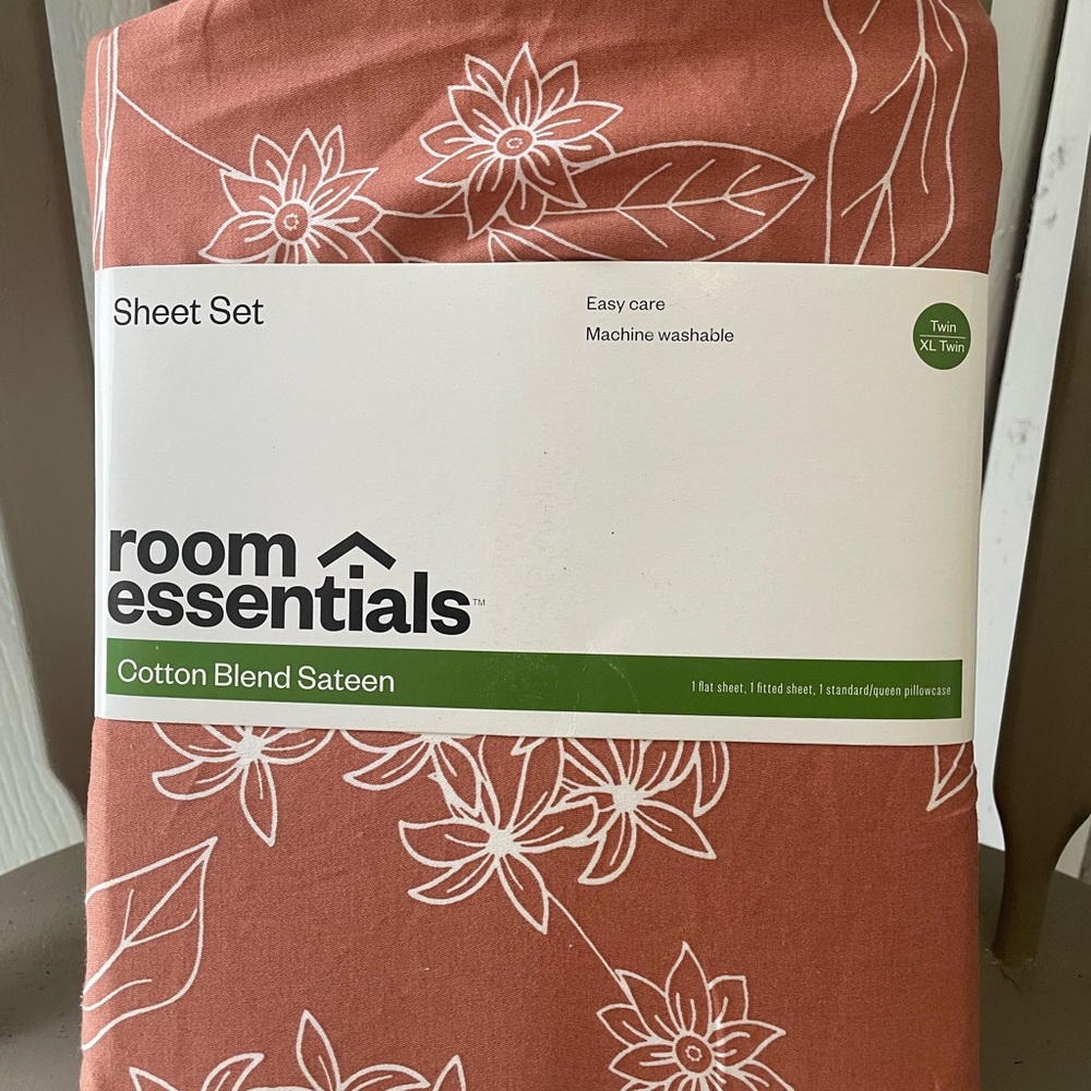 Room Essentials Rust Floral Sheet Set